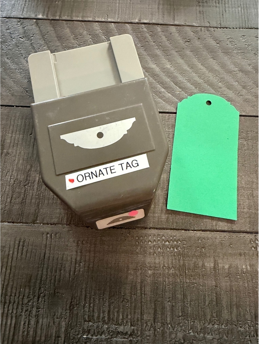 Stampin’ Up Ornate Tag topper shape punch